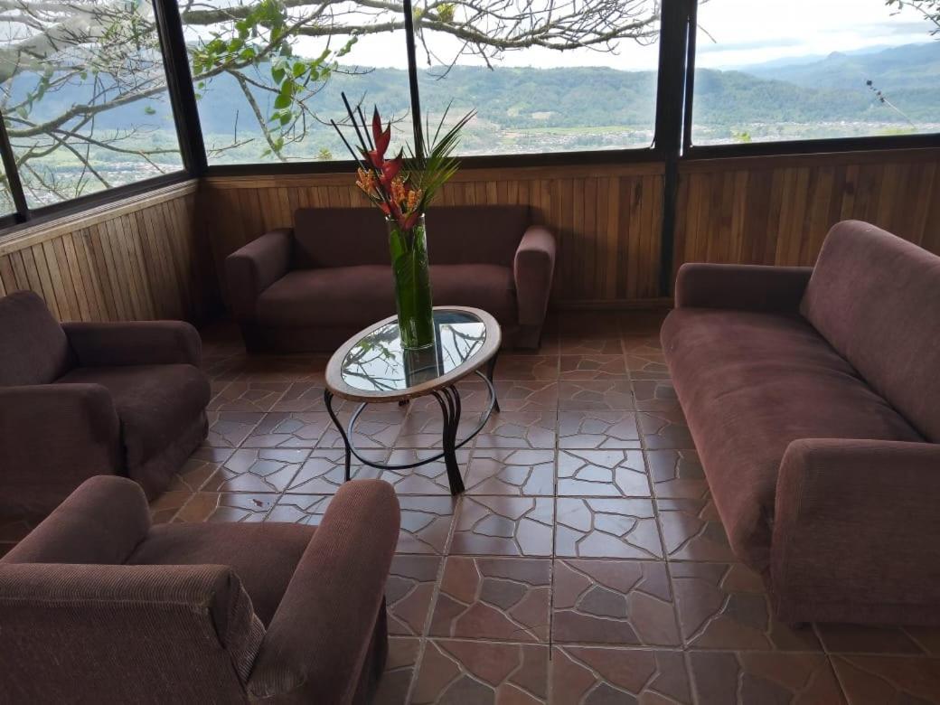 Hotel Green Mountain Туриалба Екстериор снимка
